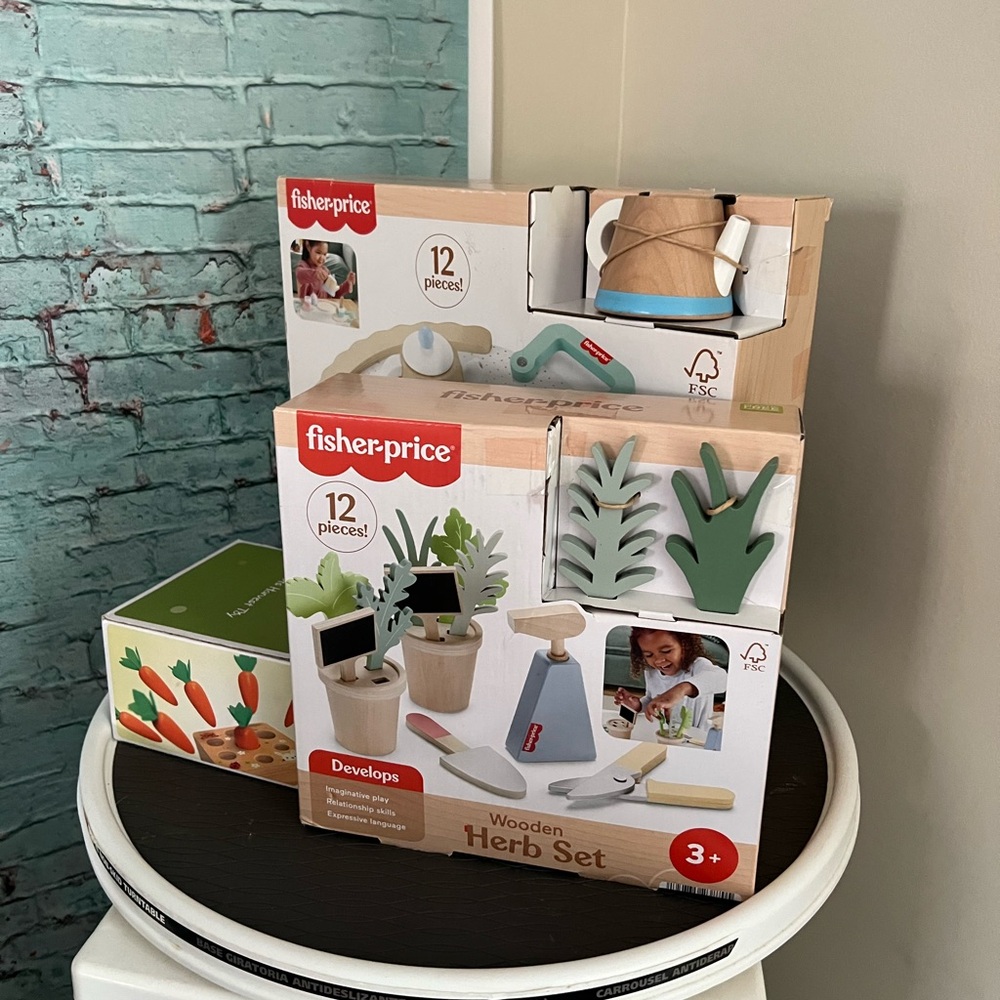 Fisher-Price Wooden Herb Play Set with Green and Gray